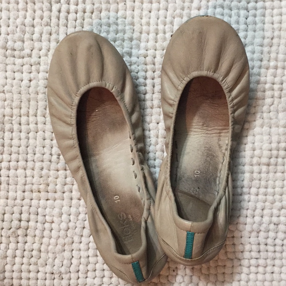 Cream Tieks